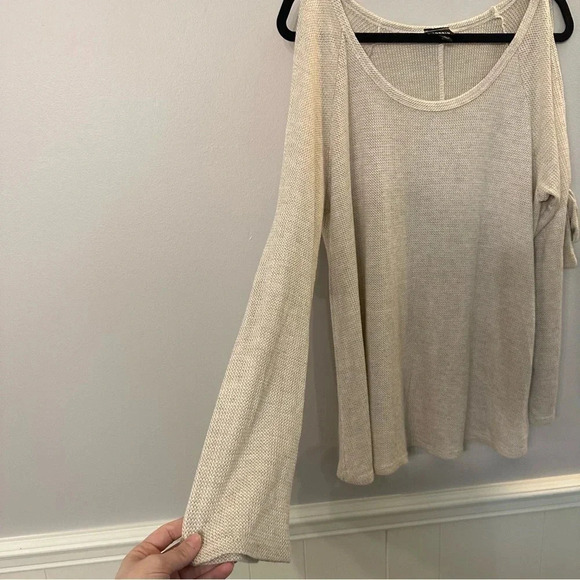 Torrid Waffle Knit Long Sleeve Cold Shoulder w/ Tie Sweater Size 1, 1X - Picture 4 of 9